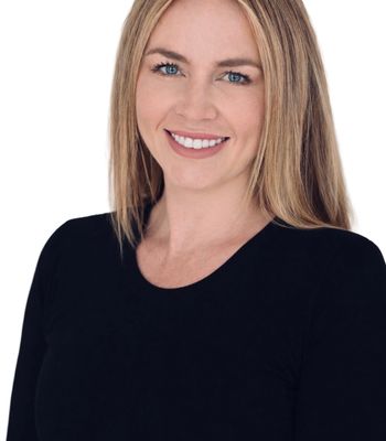 Portrait of Amanda Bure, REALTOR®.